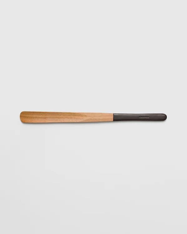 Langes Walnuss-Holz-Schuhmacher